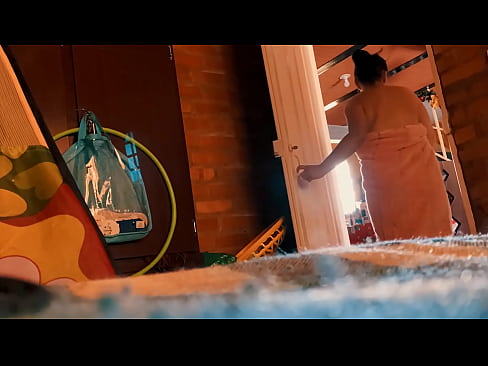 ❤️ Iz-ziju jsegwini fid-doċċa, hu jaqtagħni waqt li nieħu doċċa. Video tal-ħakk lilna mt.naughtyhentai.ru ❌️❤